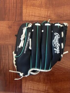 Rawlings Black Glove with Teal Trim